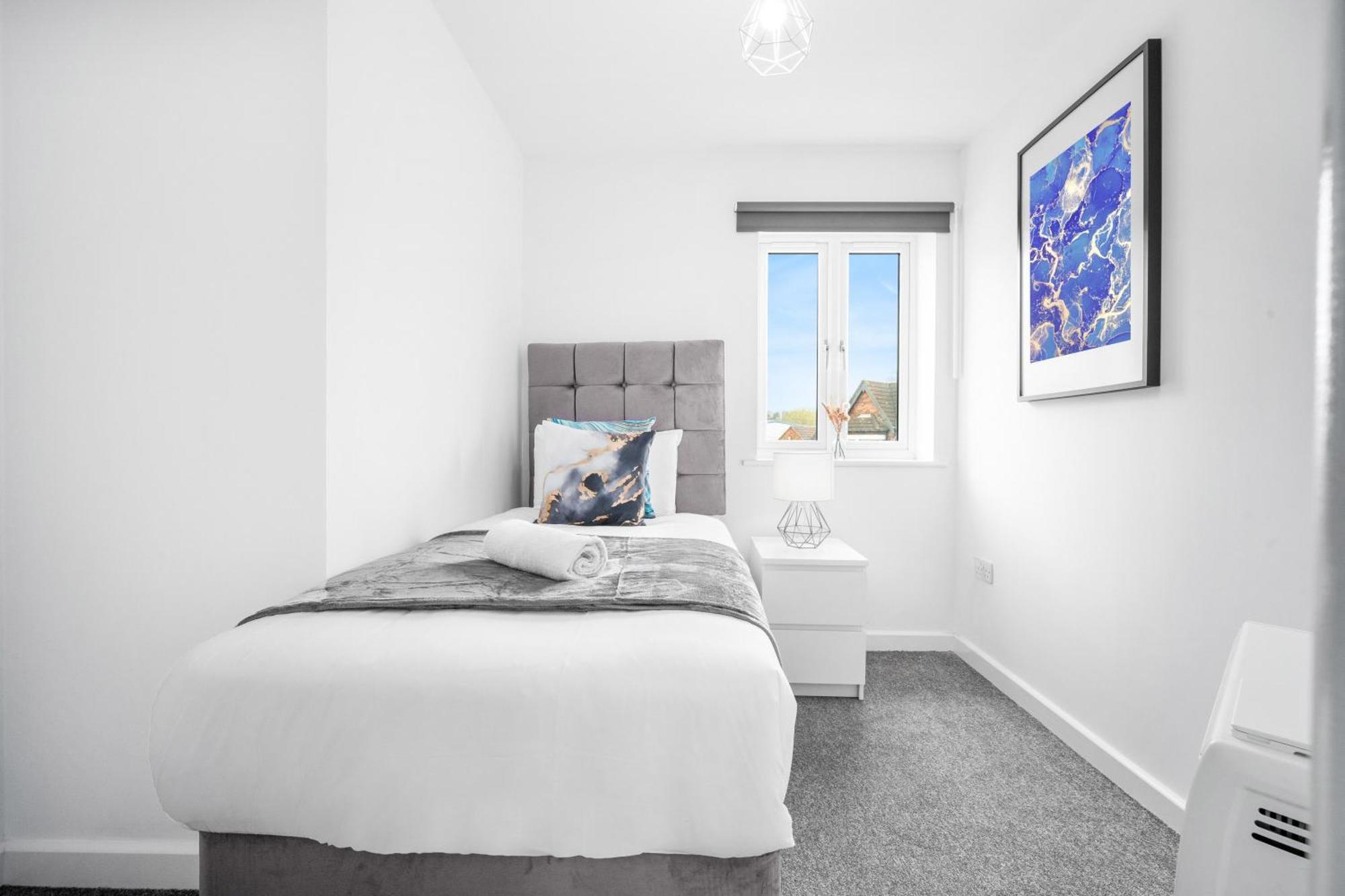 New 2 Bedroom Deluxe Apartment - Parking - Wifi & Netflix - Top Rated - 50C Cradley Heath Extérieur photo