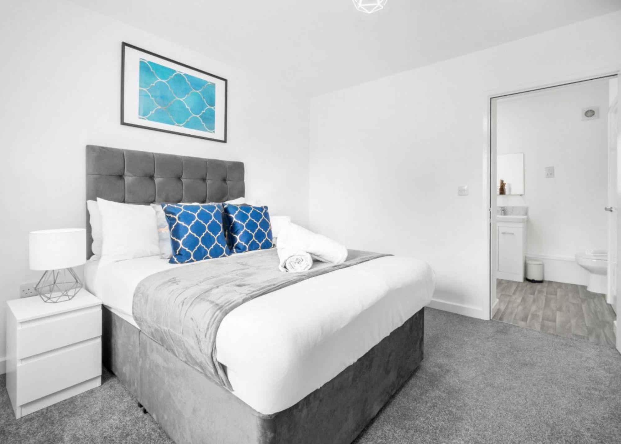 New 2 Bedroom Deluxe Apartment - Parking - Wifi & Netflix - Top Rated - 50C Cradley Heath Extérieur photo